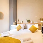 Contemporary Apartment Near The Beach