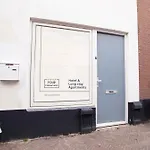 Contemporary Apartment Near The Beach