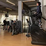 Contemporary Apartment Near The Beach