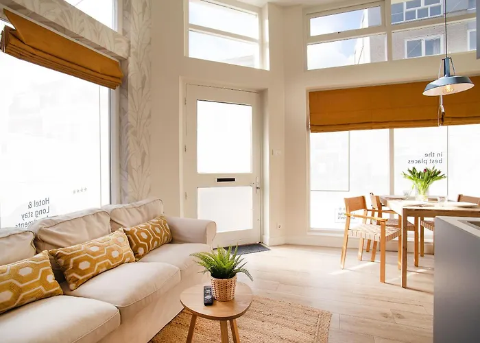 Contemporary Apartment Near The Beach