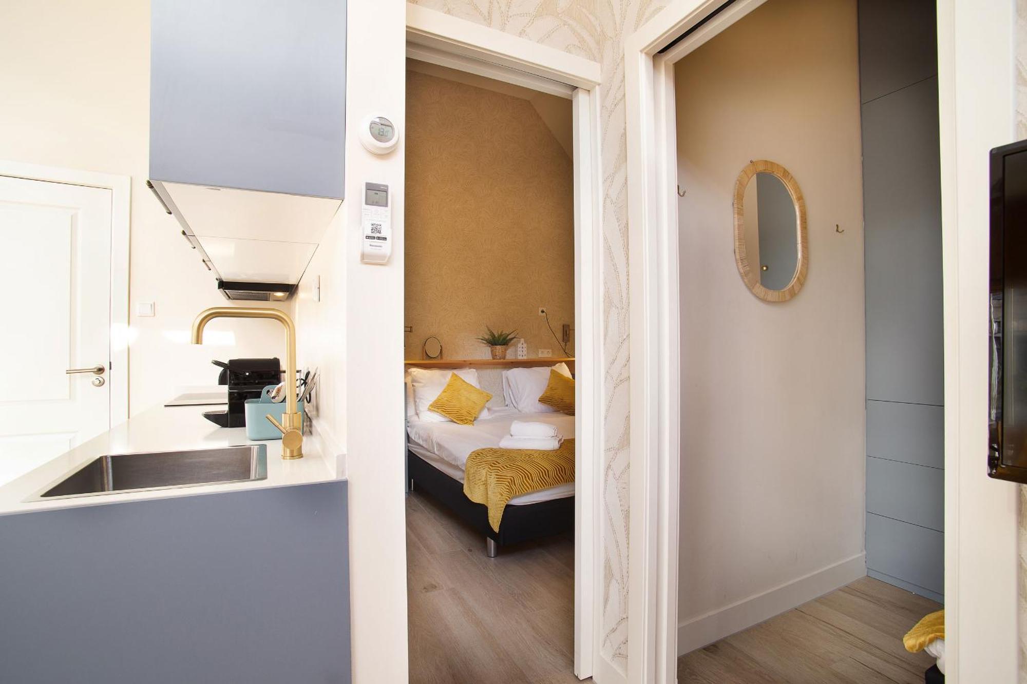 Apartment Contemporary Near The *